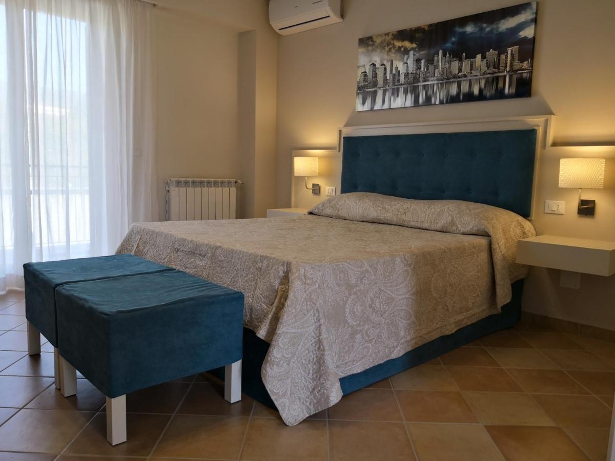 Scm House Hotel Mascali Eksteriør billede